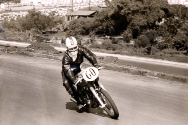 Estréia em corridas de motocicletas, em 1969: Ducati 250 Mk3. Foto Acervo Marazzi / Motostory