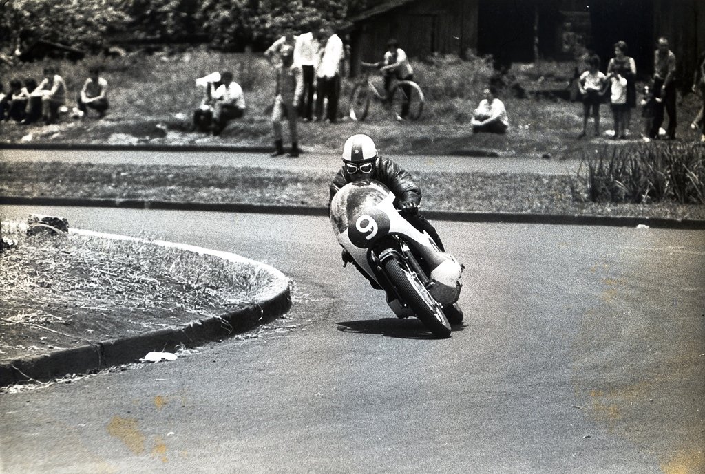 Gualtiero Tognocchi e sua Yamha TR2B em prova de rua. Foto mês Outubro: Edson Lobo / Motostory