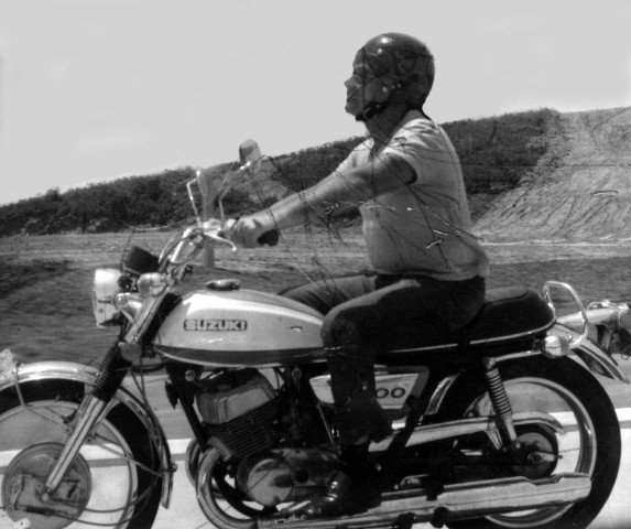 A bela Suzuki T 500J de 1972. Andava, mas não freava. Foto Acervo Marazzi / Motostory