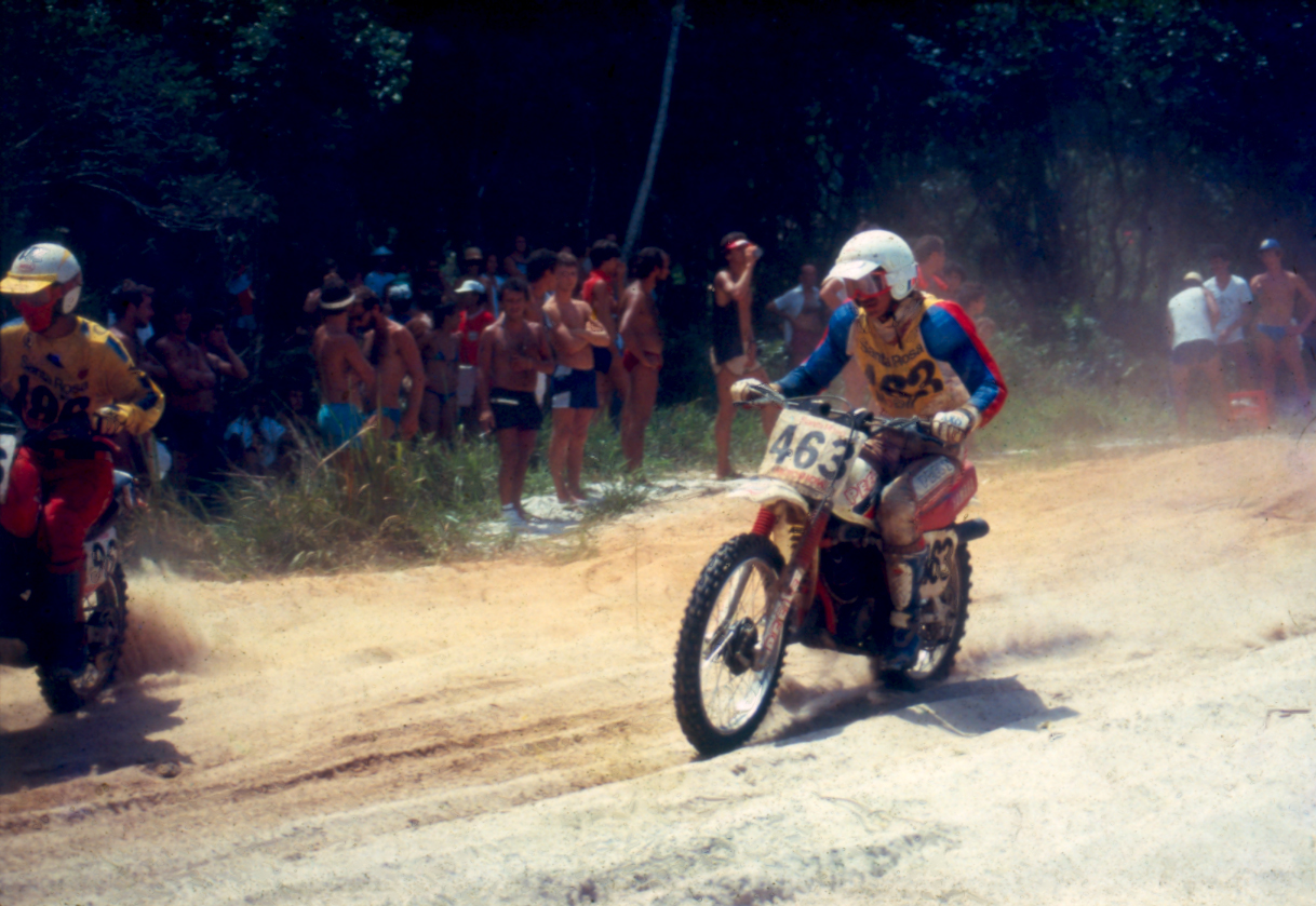 Aos 5 anos de idade, comecei a assistir corridas de motocross ao lado meu  pai - Moto Off-Road