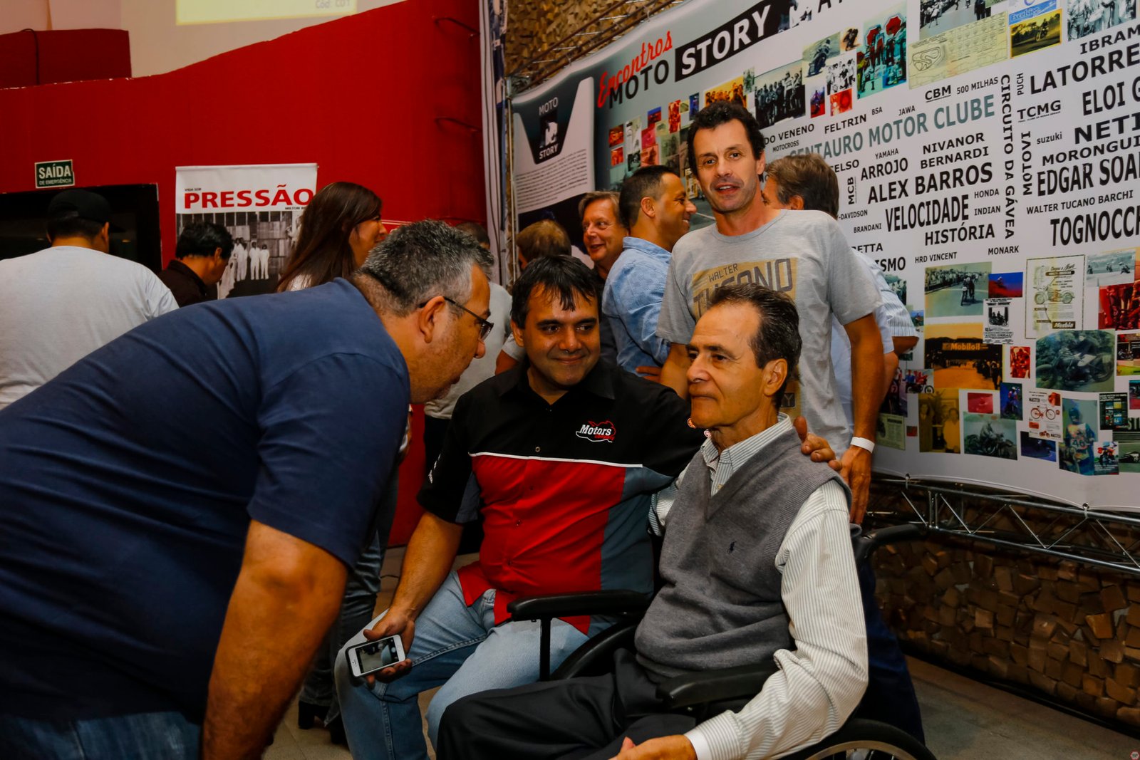 3o Encontro Motostory - Vida sob Pressão - Os preparadores Boi e Marcelo Peixoto tietando Milton Benite. José Luiz só na escuta. Foto Sampafotos / Motostory