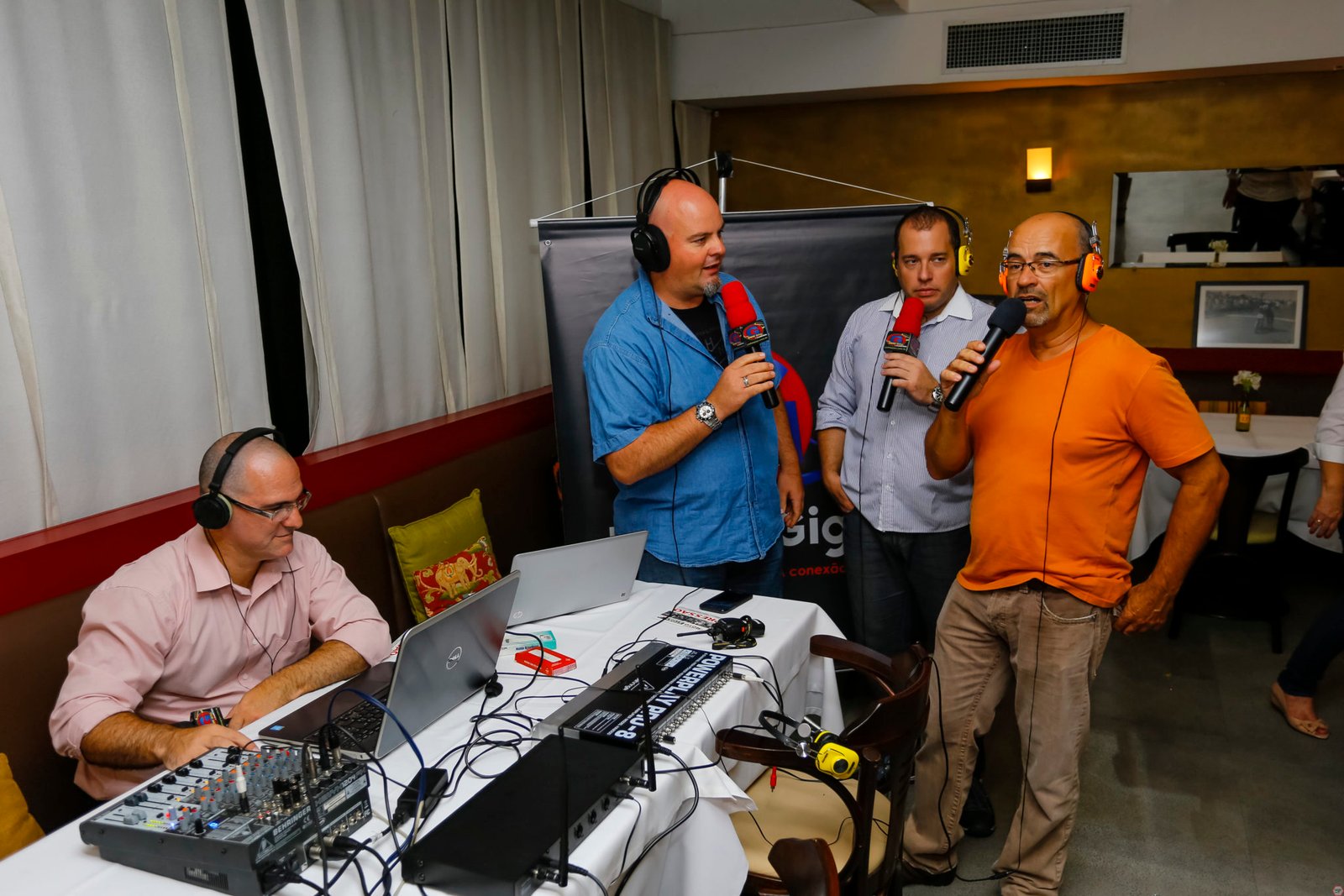 3o Encontro Motostory - Vida sob Pressão - Radio Giga com Roanldo Arrighi entrevistando Tite Simões ao vivo. Foto Sampafotos / Motostory