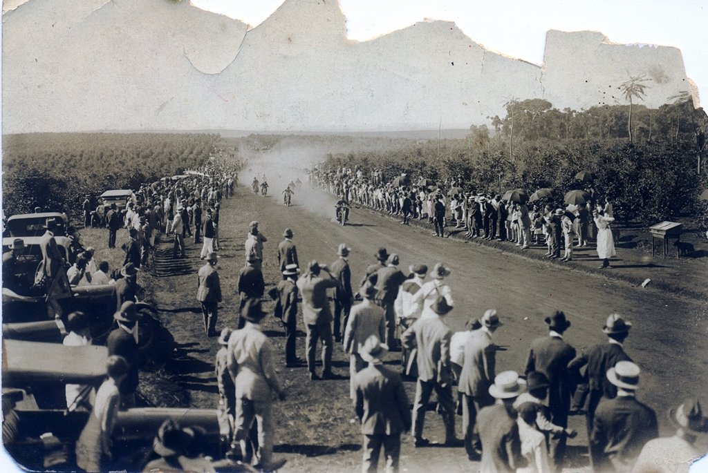 Race near by Campinas, SP, 1920s – Photo Collection Ceccarelli Family / Motostory