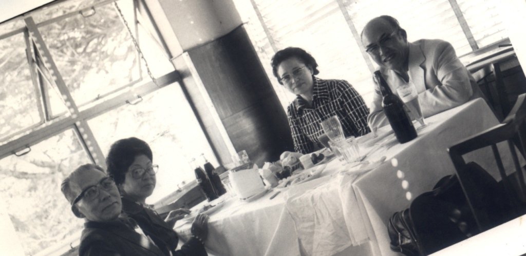 Yasutomo Kato and his wife Tomiho, with Soichiro Honda and his wife Sachi Honda, at lunch at the Tozan farm in Campinas in 1974, on Honda’s only visit to Brazil. Yasutomo Kato and Soichiro Honda were friends in their youth, in Hamamatsu, Japan. Kato emigrated to Brazil but maintained the friendship with Honda throughout his life. When he decided to deploy his subsidiary in Brazil, he called his friend for help. In addition to participating actively in the beginning of the Brazilian operation, Kato involved his son-in-law Masuo Murakami in the process. Just him, who had been a roommate of Ernesto Geisel and João Figueiredo, just the last two Generals Presidents, and also a college colleague of Delfim Neto and Fernando Henrique Cardoso. Photo Collection Murakami / Motostory