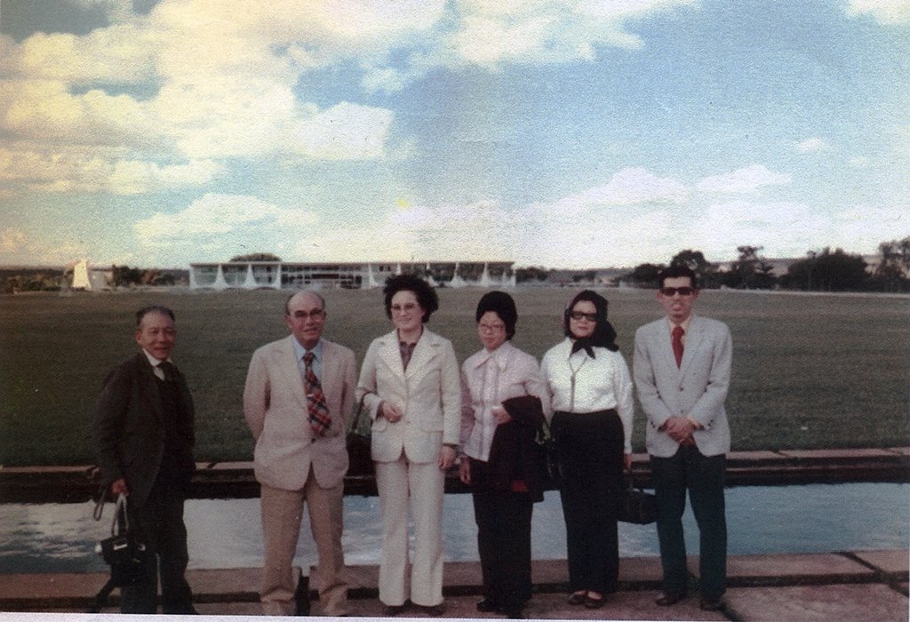 Yasutomo Kato, Soichiro Honda, Sachi Honda, Tomato Kato, Yoko Iida and Ossamo Ida to visit Brasilia in 1974 – Photo Murakami / Motostory Collection