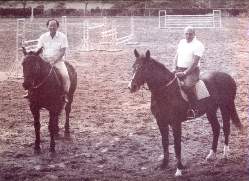 Masuo Murakami with João Figueiredo, then General and president of Brasil, in one of the many meetings at Granja do Torto riding horses and doing barbecue of “Salsichão” – Photo Murakami / Motostory Collection