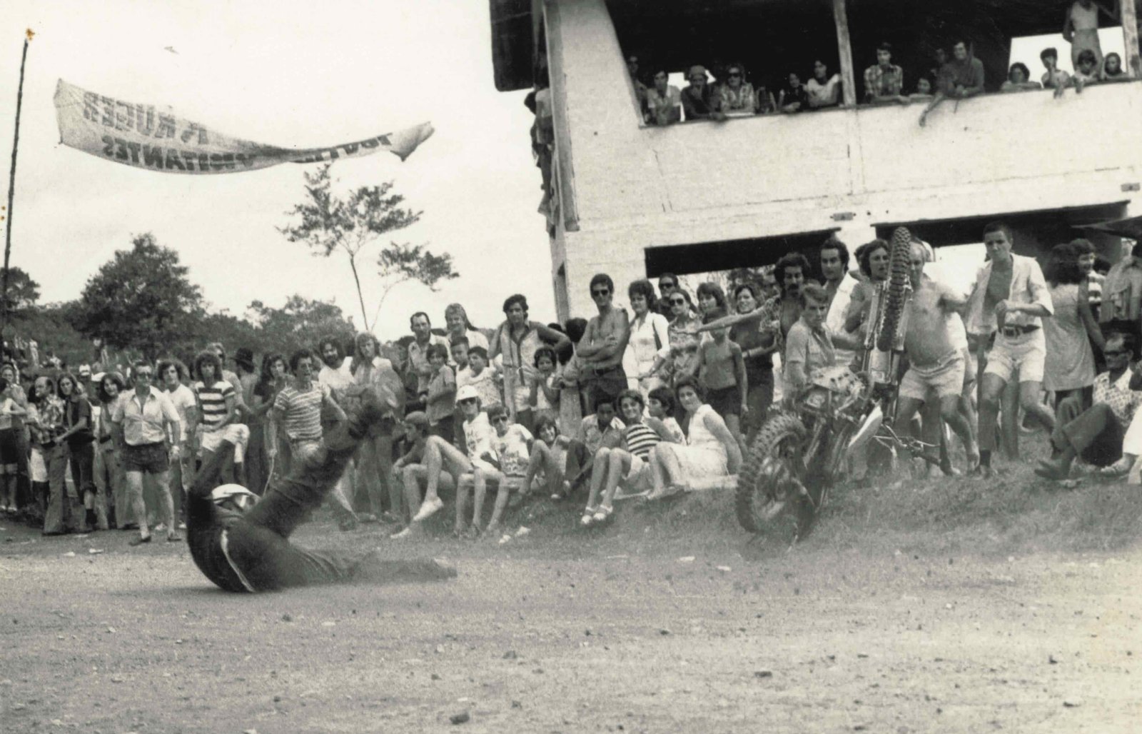 Baumer compra terreno na curva do Barracão em Joinville 1975 – Pista Emílio Stock Sênior - Acervo Lucílio Baumer