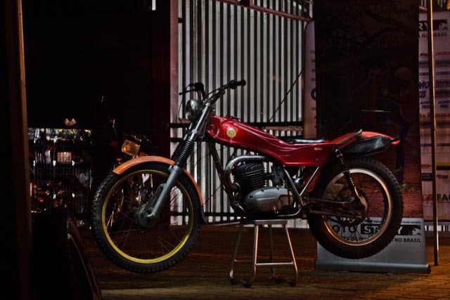 A Montesa Cota 247 de 1974 que pertenceu a Carlão Coachman e com a qual ele deu inicio à pratica do Trial no Brasil - Wel Calandria / Classic Riders Brasil / Motostory