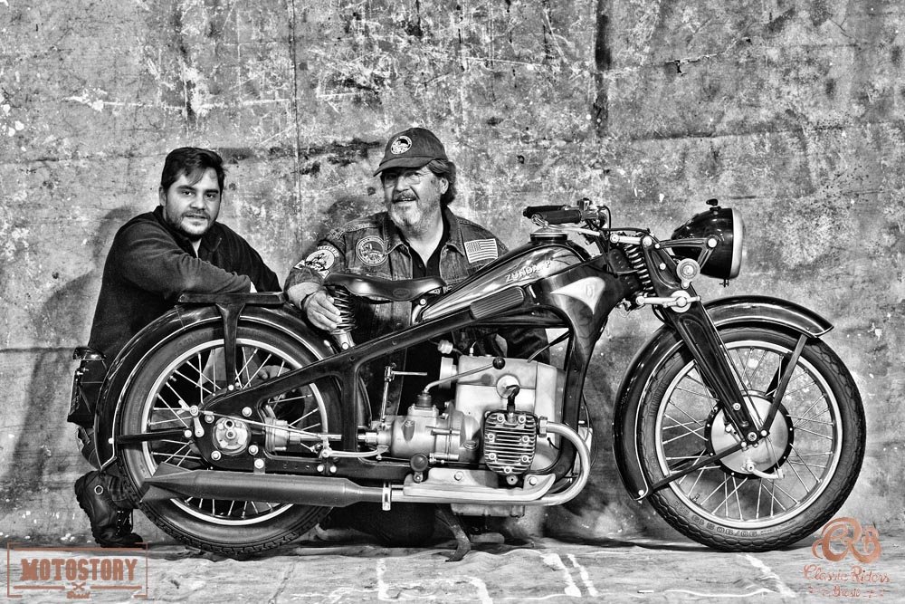 Luiz Proença com o pai Justiniano e a alemã Zundapp Foto Wel Calandria / Classic Riders Brasil / Motostory