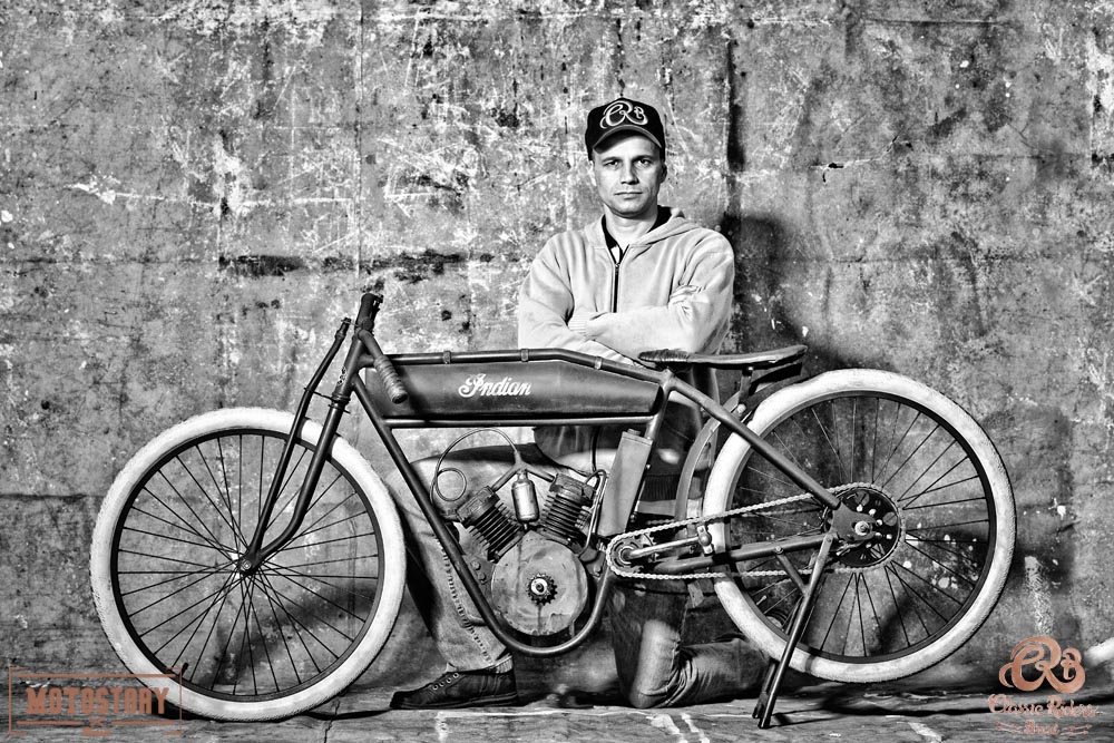Fabiano Rabelo e sua lindíssima réplica de Indian da década de 1910 - Foto Wel Calandria / Classic Riders Brasil / Motostory