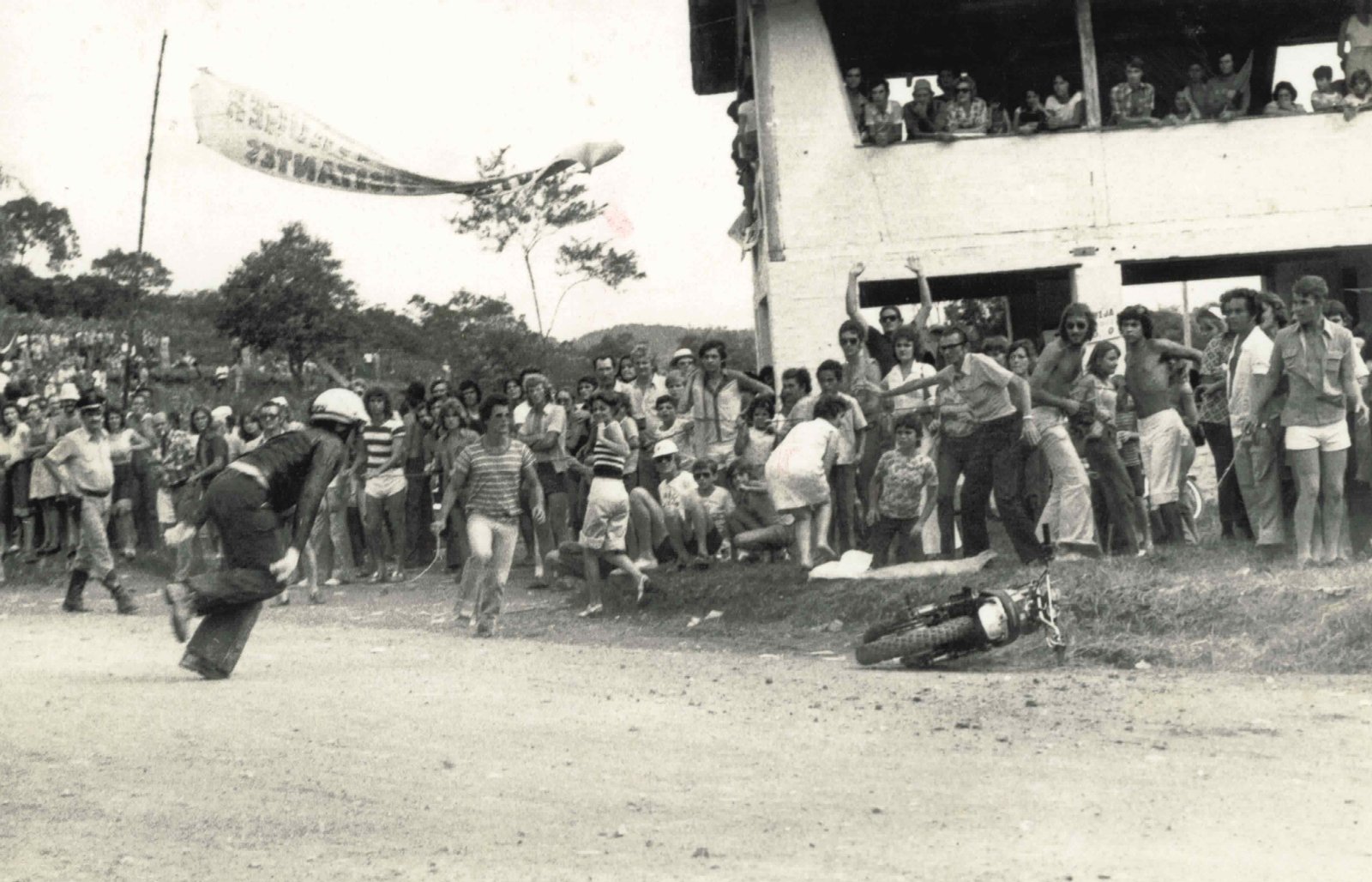 Baumer compra terreno na curva do Barracão em Joinville 1975 – Pista Emílio Stock Sênior - Acervo Lucílio Baumer