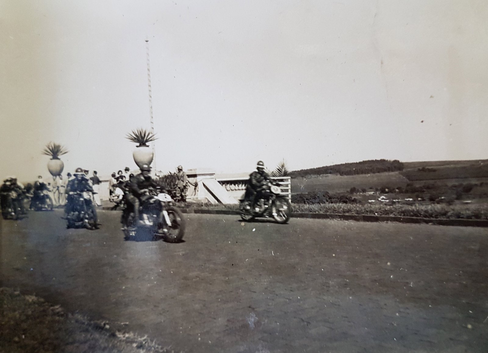 Largada do II Circuito Motociclistico de Ribeirão Preto - 1949 - Escola Pratica de Agricultura - Acervo Edgard Soares / Motostory