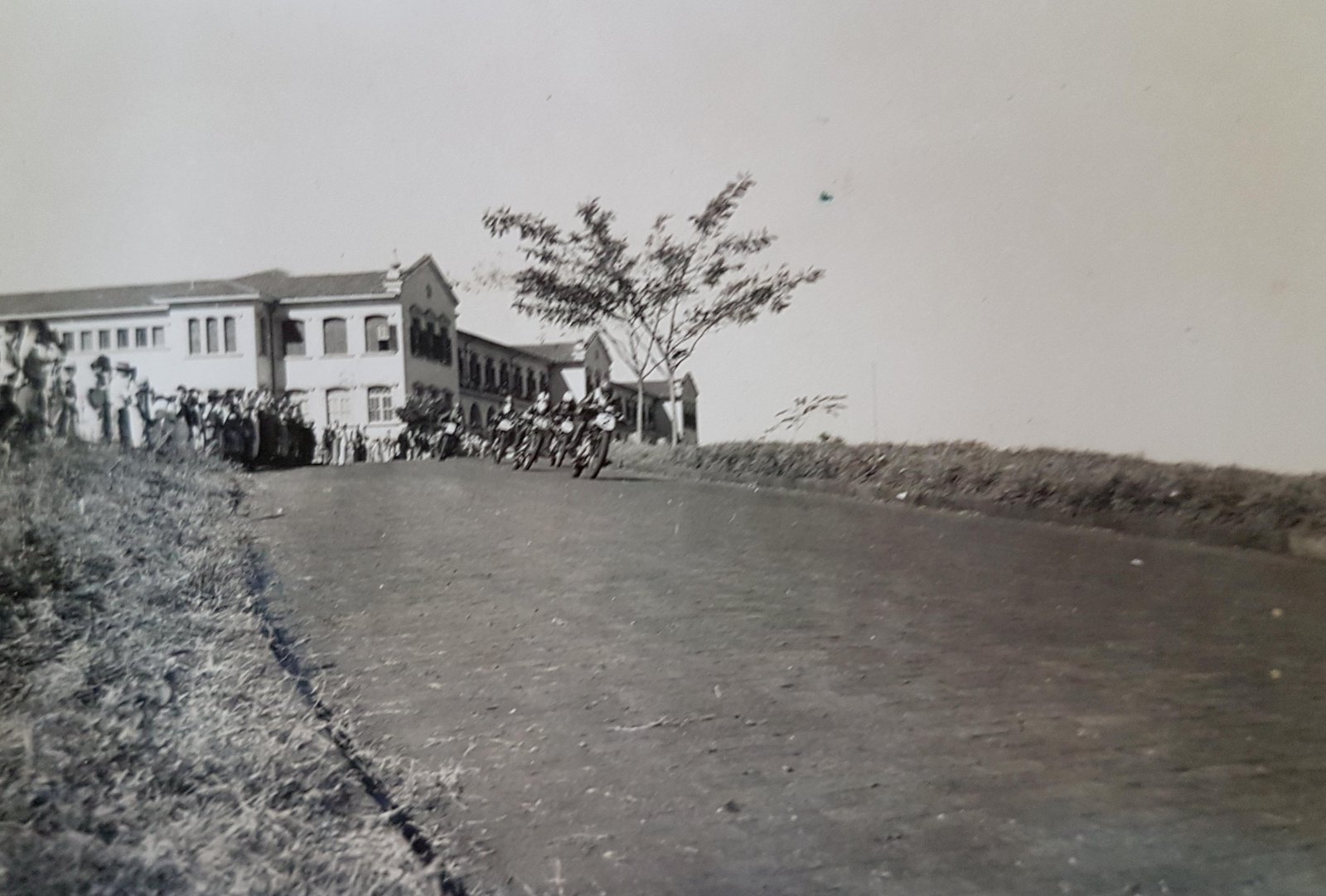 Largada do II Circuito Motociclistico de Ribeirão Preto - 1949 - Escola Pratica de Agricultura - Acervo Edgard Soares / Motostory