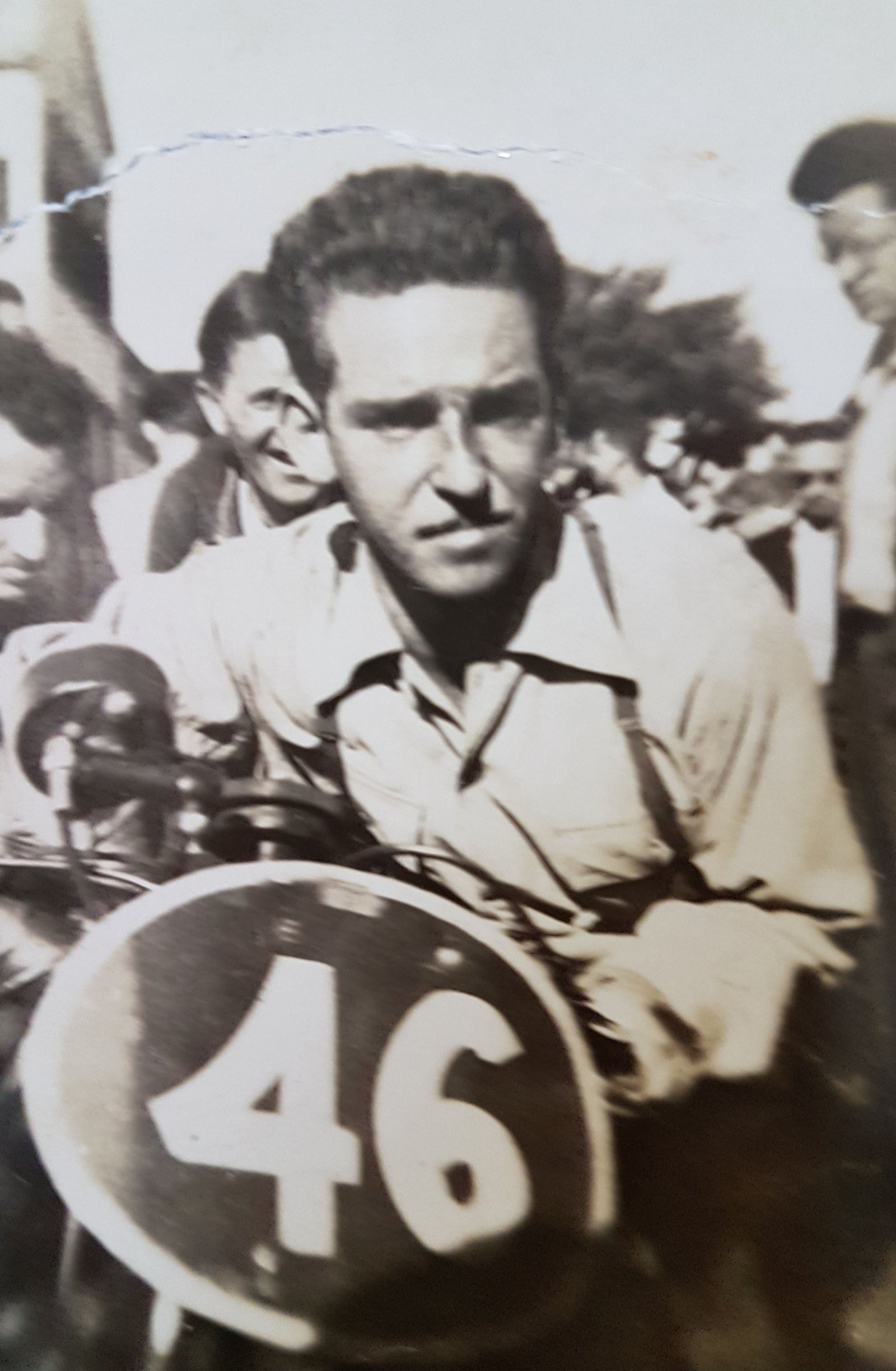 Edgard Soares com o rosto sujo depois da prova do II Circuito Motociclistico de Ribeirão Preto - 1949 - Escola Pratica de Agricultura - Acervo Edgard Soares / Motostory