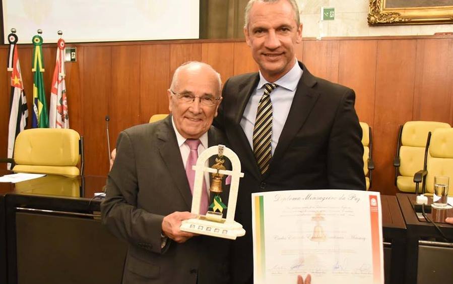 No dia Internacional do Motociclista, Carlãozinho Coachman e Sr. Gaetano Luigi, criador do Marco da Paz – Foto: A3 agencia de Imagens