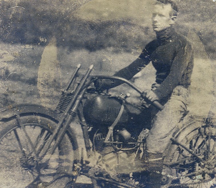Constante Ceccarelli, bisavô do Gustavo, em foto de Campinas tirada nos anos 1920. Foto Motostory / Acervo Ceccarelli.