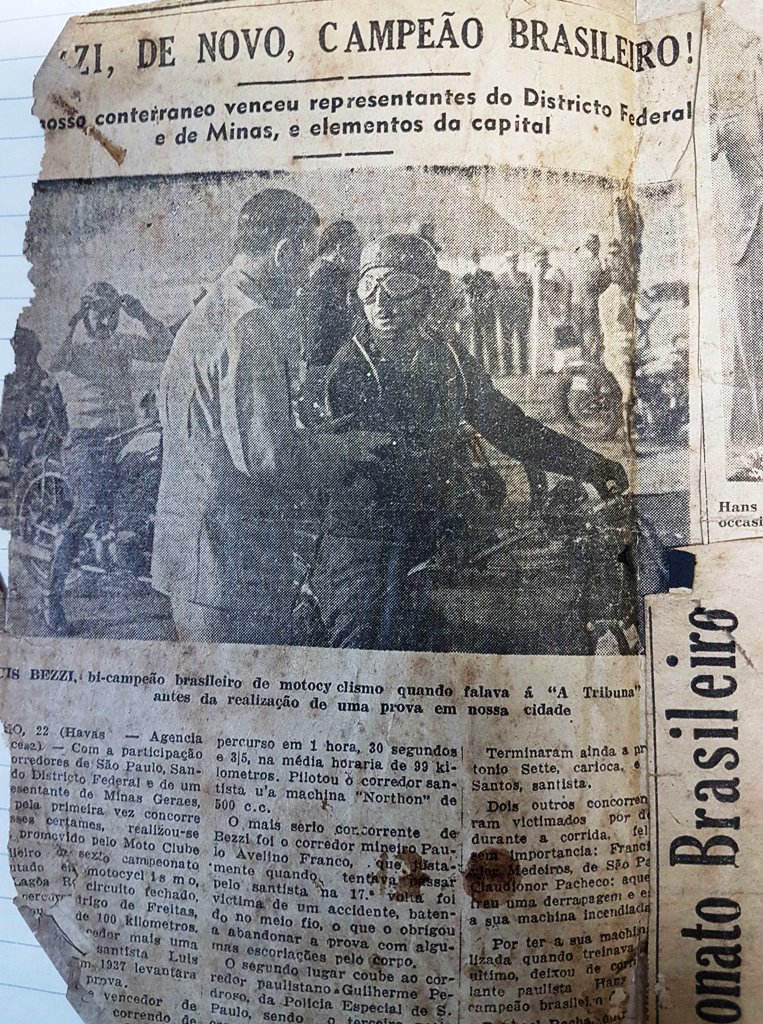 Luiz Bezzi Campeão pilotando sua Norton nas areias de Santos - Foto Reprodução - Motostory