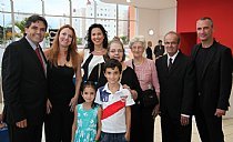Firmo Alves, Flavia Coachman, Karla Coachman, Vera Coachman, Carmela Musa, Roberto Boettcher e Carlãozinho Coachman. As crianças são Lidia e Bruno Coachman em 2013, quando da criação da Comenda Carlão Caochman em Mogi das Cruzes, SP. Foto Acervo pessoal Carlãozinho / Motostory