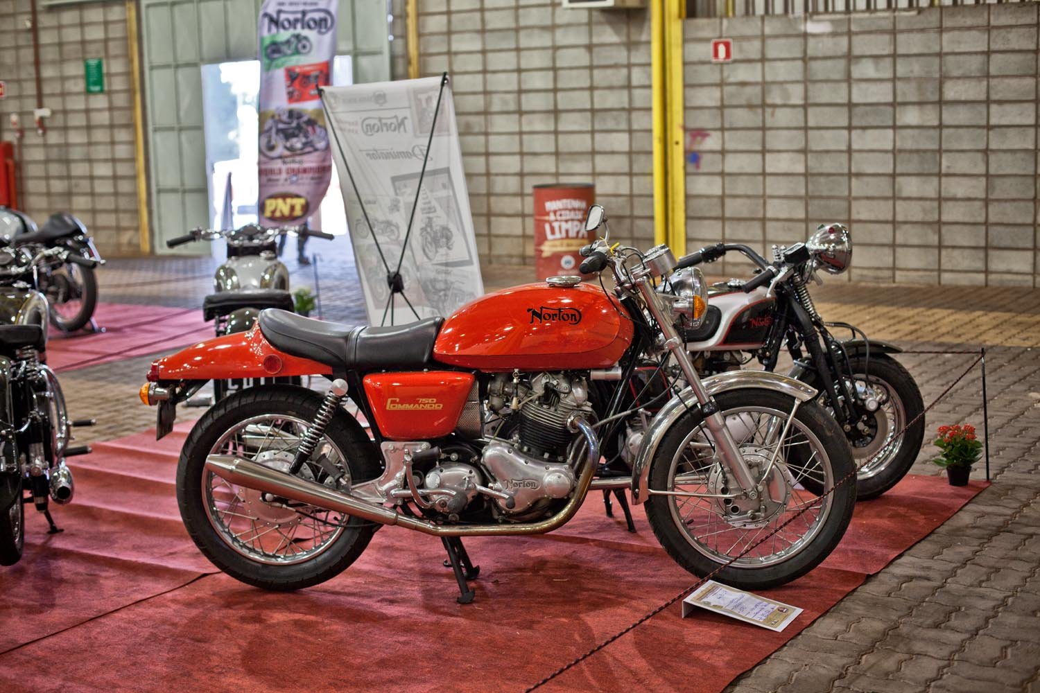 A marca inglesa Norton foi a grande homenageada desta edição do PNT-TT - Foto Wel Calandria / Classic Riders Brasil