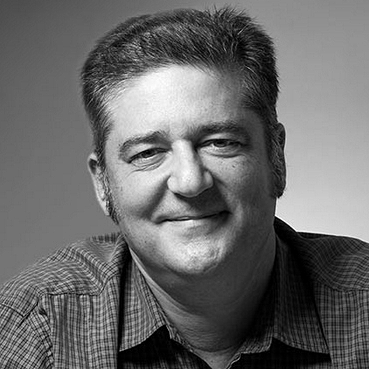 Mauro Letízia, o premiado profissional pioneiro da comunicação digital no Brasil.