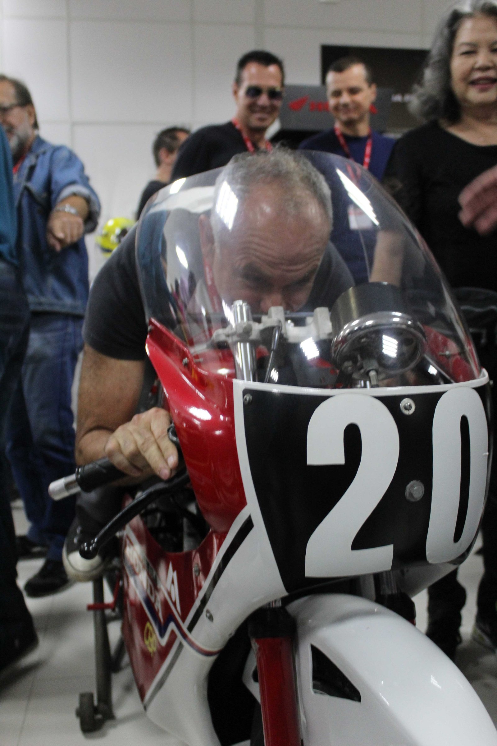 Santo Feltrin carenando a FH – Foto Classic Riders Brasil / Wel Calandria / Motostory