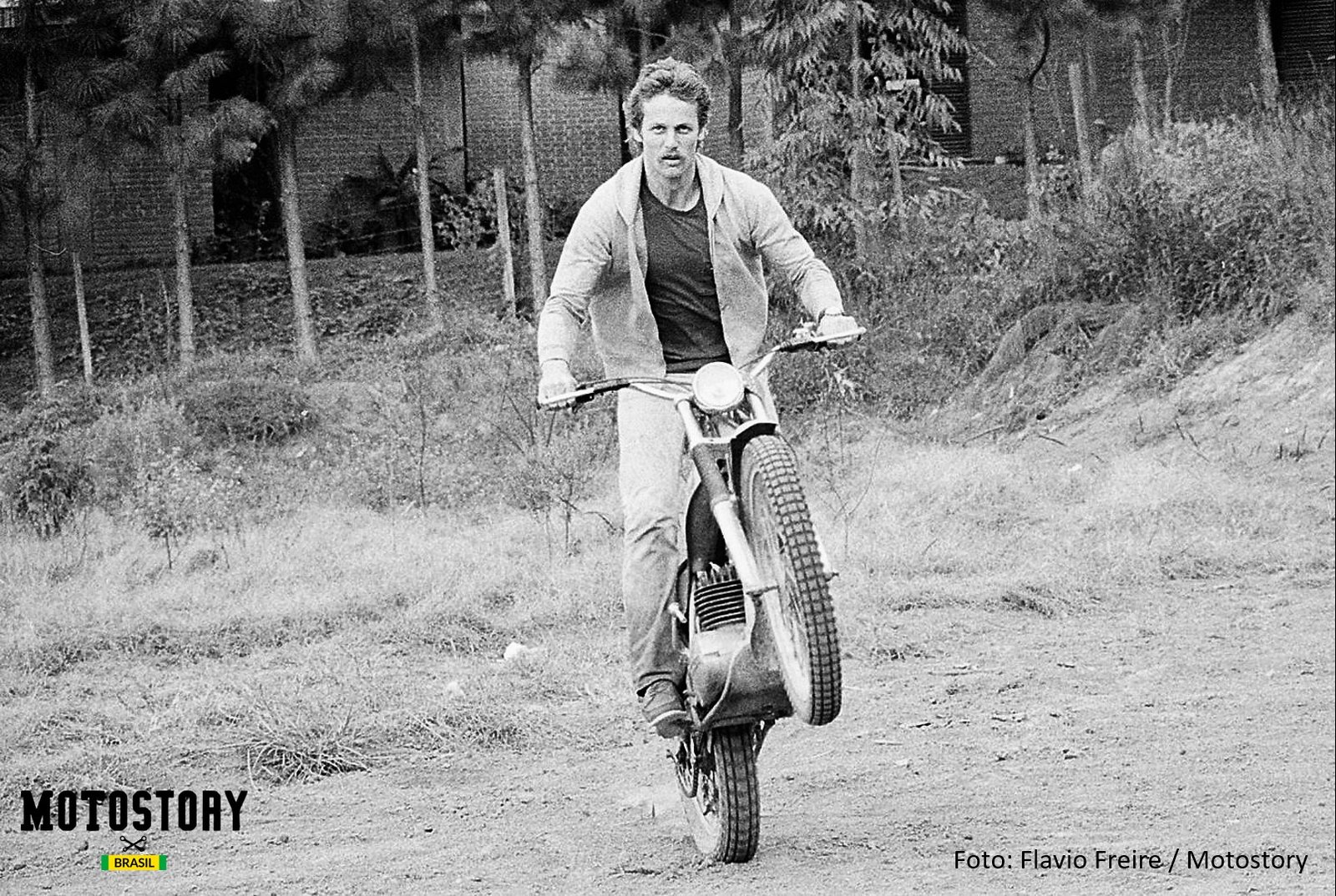O cara era bom no assunto. Viveu anos nos EUA uns anos, quando competiu nos Baja na California e em provas de oval de terra, além de muito motocross. Da primeira turma das trilhas acho que ele e o Bitencas eram os mais técnicos. Foto Flavio Freire / Motostory