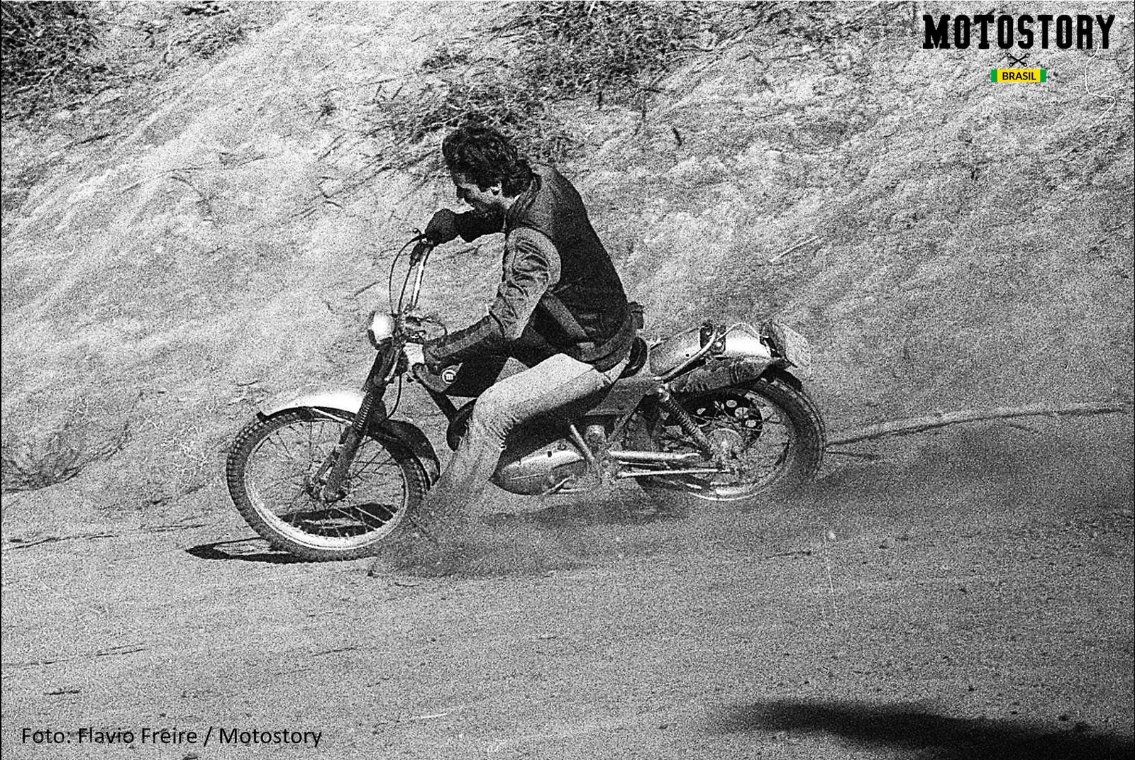 Ronnie e a brincadeira de flat track com sua Montesa Cota 247 - Foto Flavio Freire / Motostory
