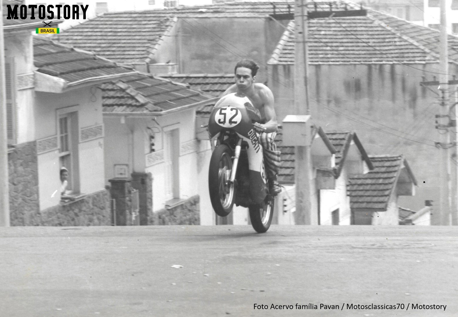 Algumas fotos desta série já são bastante conhecidas, mas aparentemente a sequência toda nos foi doada pelo Motosclassicas 70 do Ricardo Pupo. Dá para sentir o vulcão que movia a vida de Jacaré só pelas imagens. Foto Família Pavan / Motosclassicas70 / Motostory