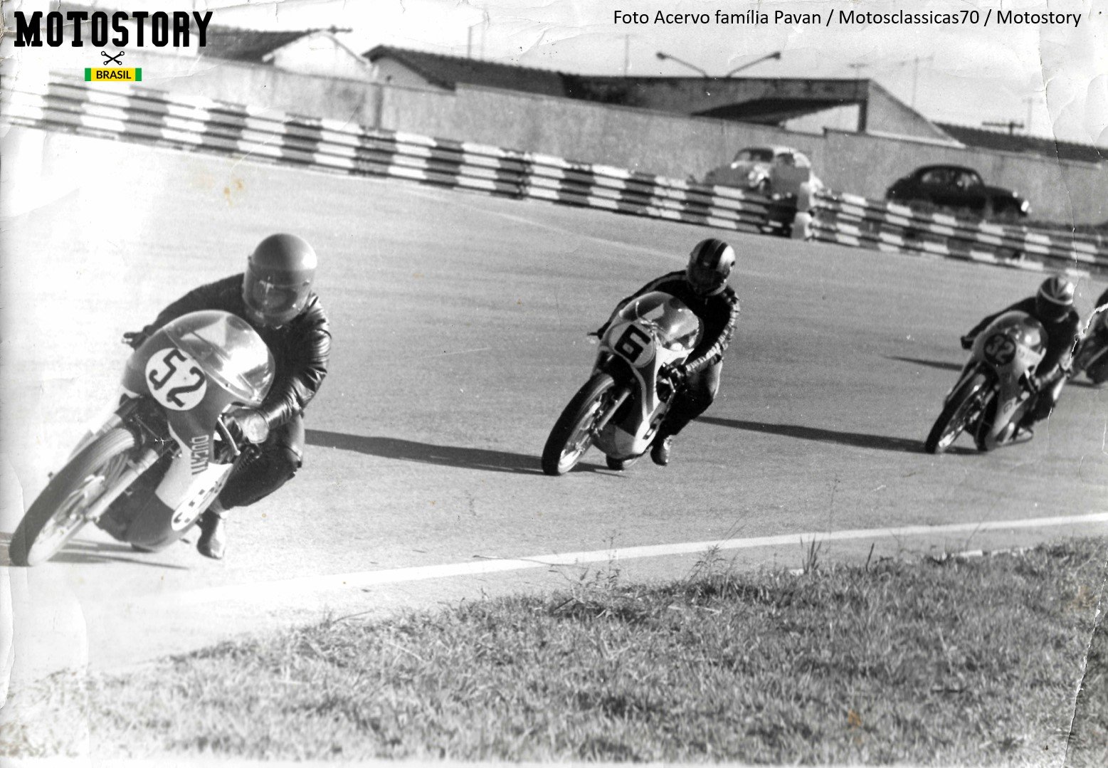 O talento do precoce Jacaré, sua maneira tresloucada de viver, chamou a atenção de alguns dos grandes comerciantes da Esquina do Veneno. Aqui, pilota da Ducati de Luiz Latorre, feito raro de se ver - Foto Família Pavan / Motosclassicas70 / Motostory