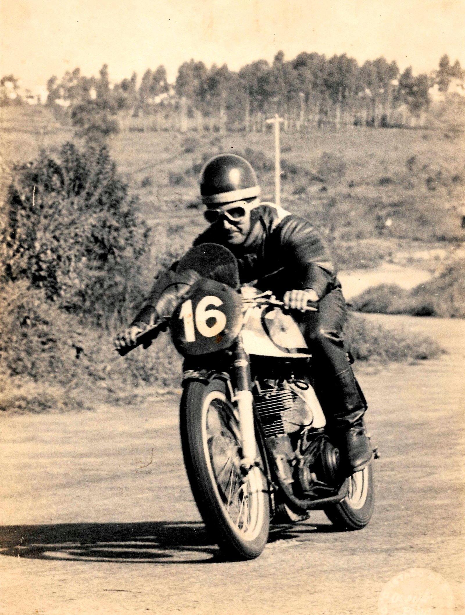 Edward Pacheco também acelerou a Norton Manx em Interlagos - Foto Acervo Família Edgard Soares