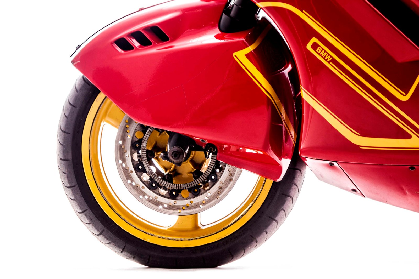 As inovações tecnológicas da BMW K1 incluem um dos primeiros sistemas de ABS para motos.  - Foto Wel Calândria