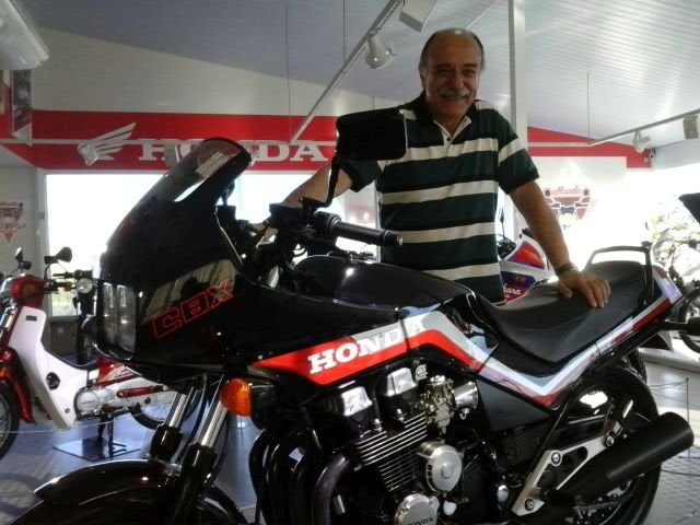 Emílio Camanzi reencontra a CBX 750 F depois de anos de separação em evento promovido pela Honda do Brasil - Foto Acervo Emílio Camanzi