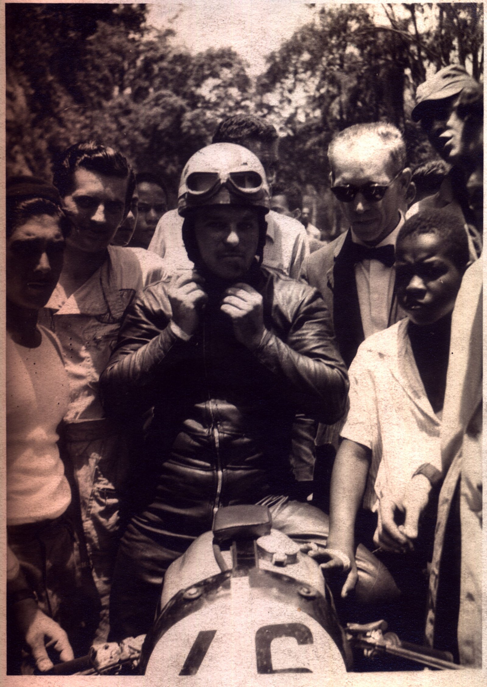 Duas estrelas da velocidade reunidas: Edgard Soares e Norton Manx - Foto Família Edgard Soares
