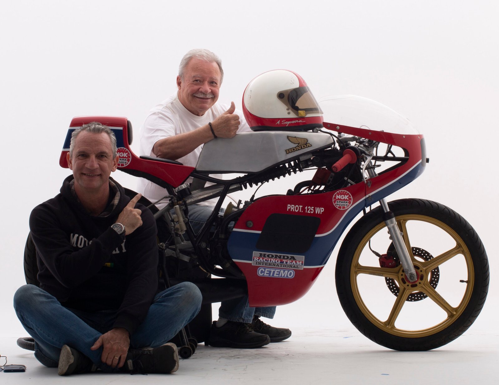 Honda MT 125 Tognocchi CETEMO - Piloto Antônio Sequeira com Carlãozinho Coachman - Foto Wel Calândria