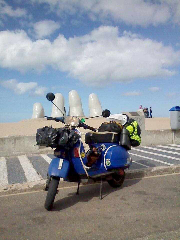 Tatu Albertini e sua Vespa PX 200 em viagem solo pela America Latina - Foto acervo pessoal