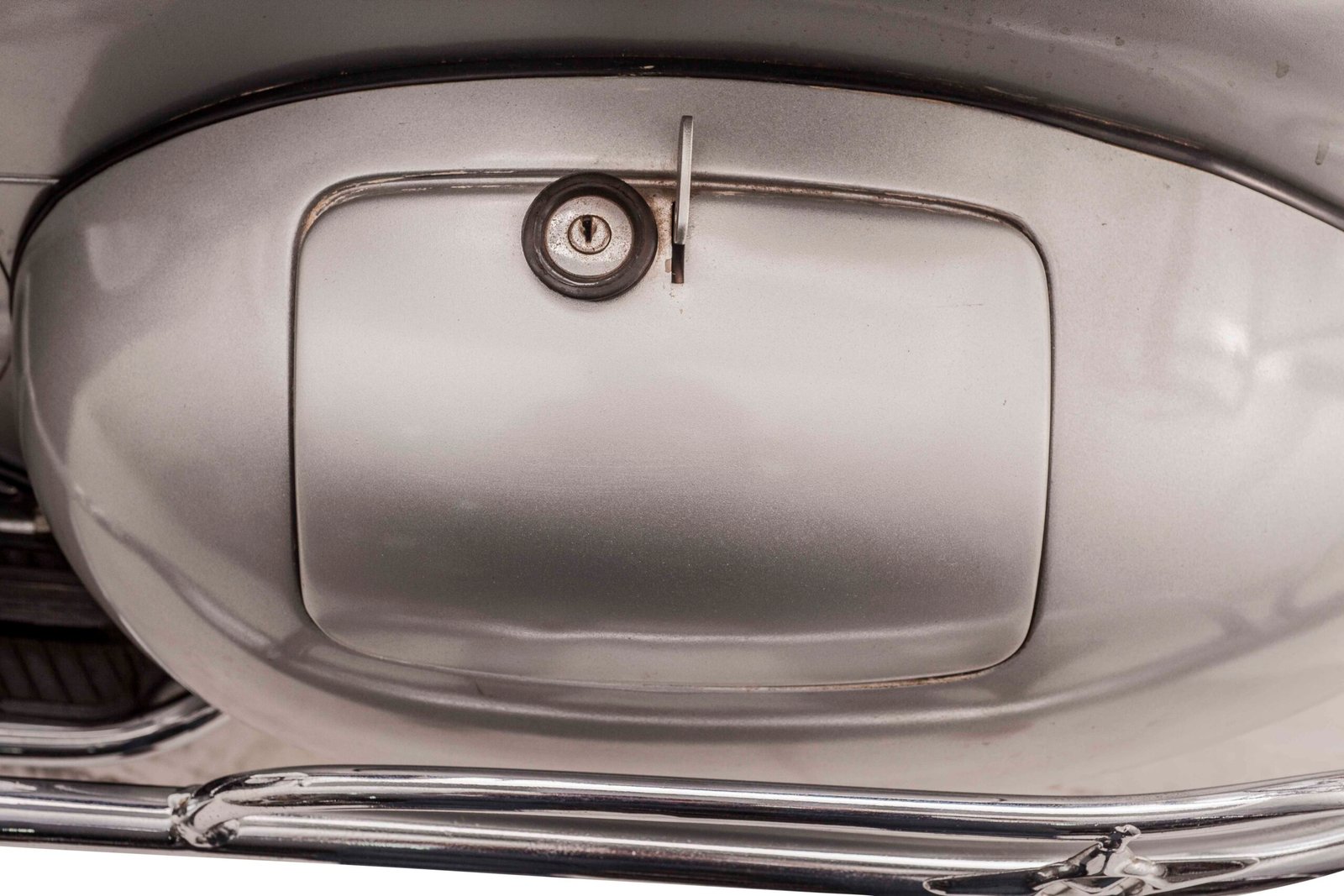 Vespa M4 Prata pertencente ao Moto Classic Museum, de Justiniano Proença - Foto Wel Calândria