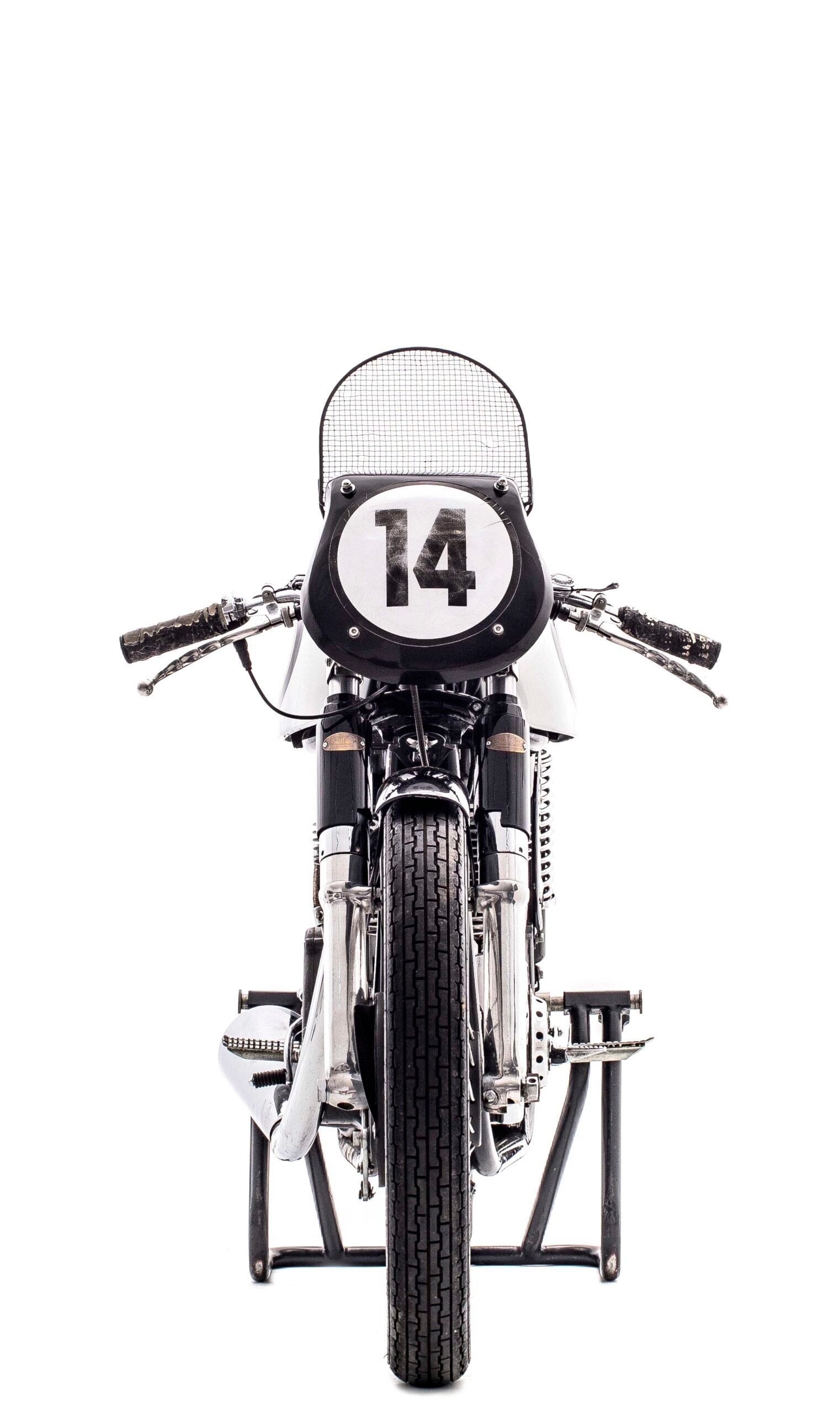 Olha a fera de frente: dominante Norton Manx - Foto Wel Calândria