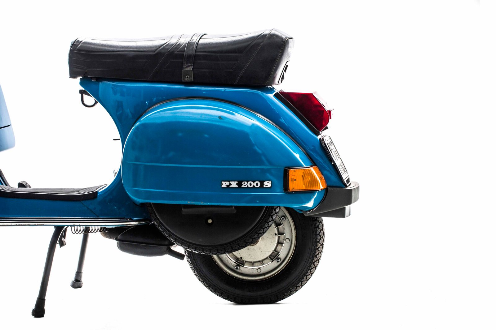 A vespa PX 200 S e o pneu estepe... Foto Wel Calândria