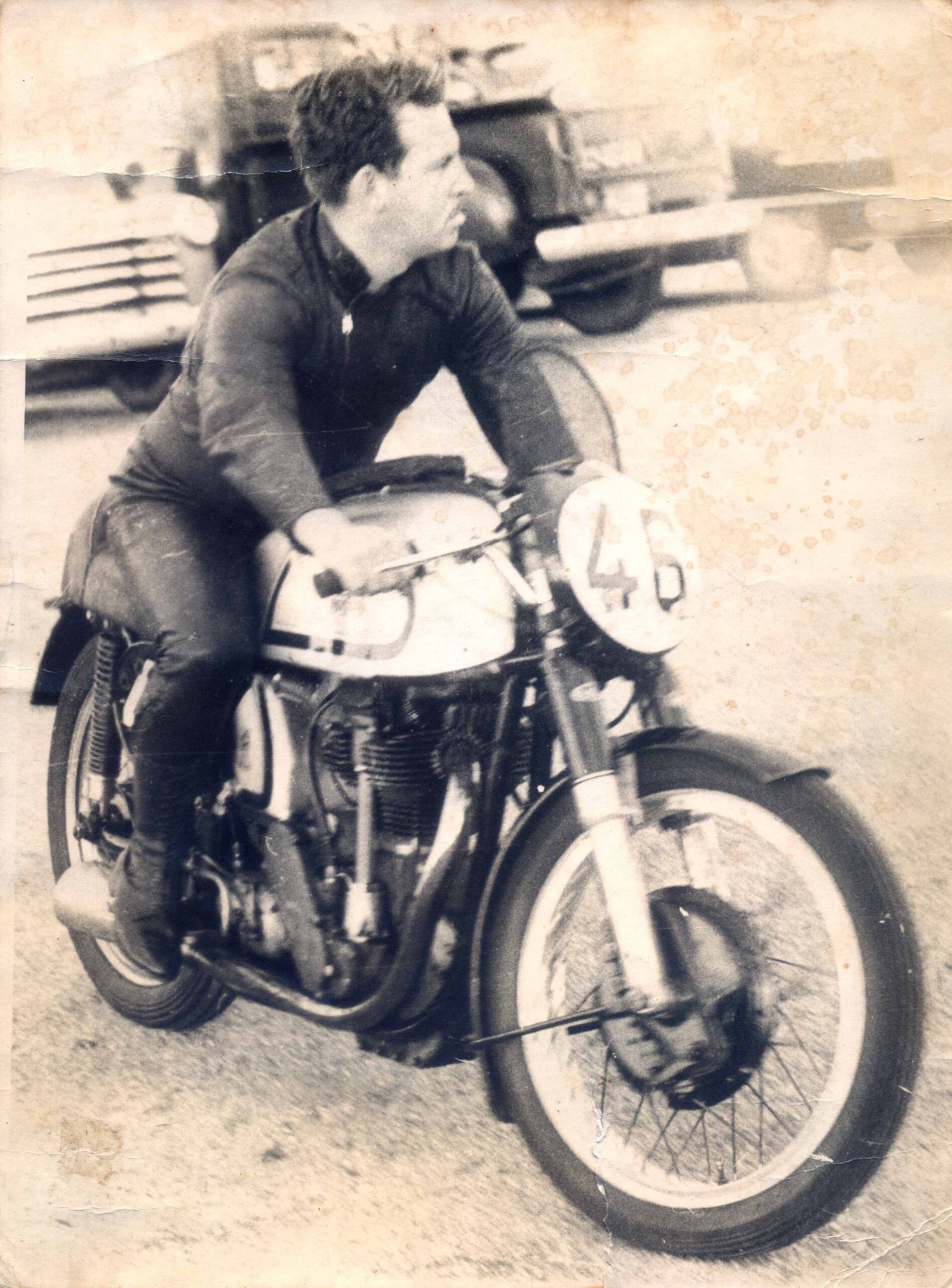Duas estrelas da velocidade reunidas: Edgard Soares e Norton Manx - Foto Família Edgard Soares