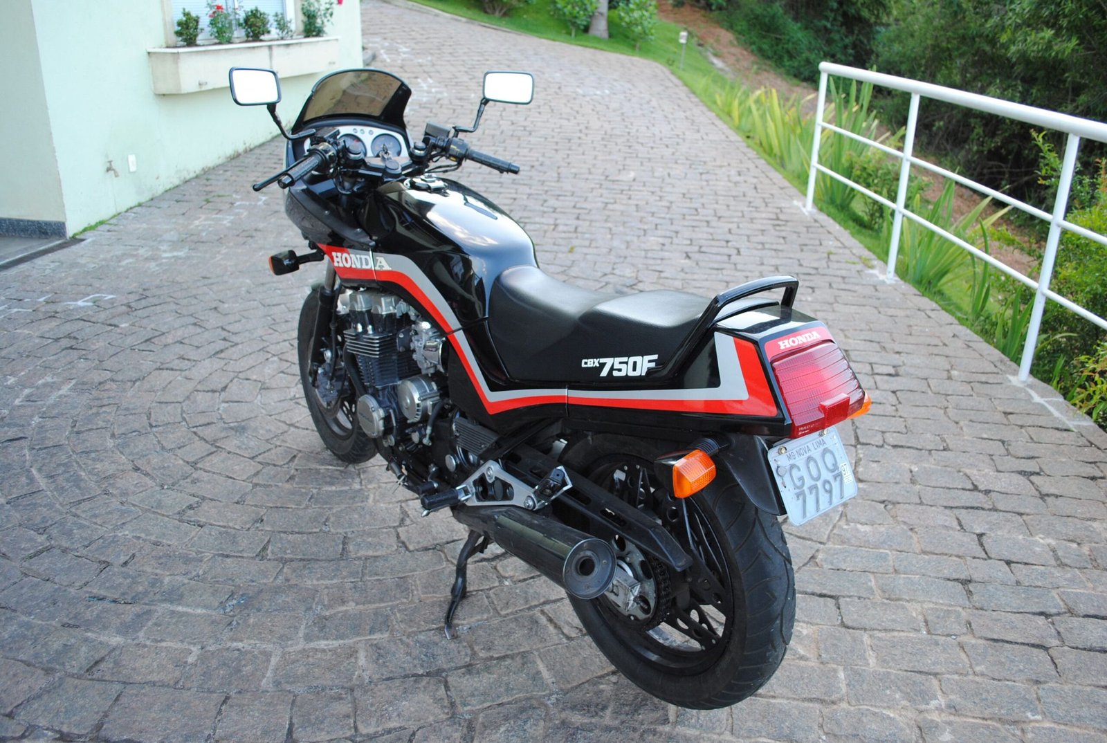 A CBX 750 F que pertenceu a Emílio Camanzi segue nas mãos do amigo que a comprou até hoje - Foto Acervo Emílio Camanzi