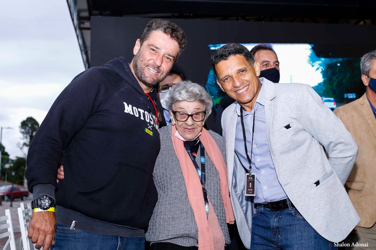 Gustavo e Dedé Ceccarelli com o prefeito de Socorro, Ricardo Lopes, durante a inauguração do Centro Cultural Movimento em novembro de 2021 - foto Shalon Adonai 