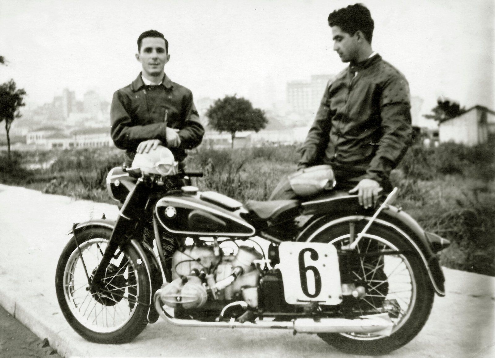Edward Pacheco e Caio Marcondes, vencedores das 24 Horas de Interlagos de 1952 e 1953 - Imagem acervo família Marcondes