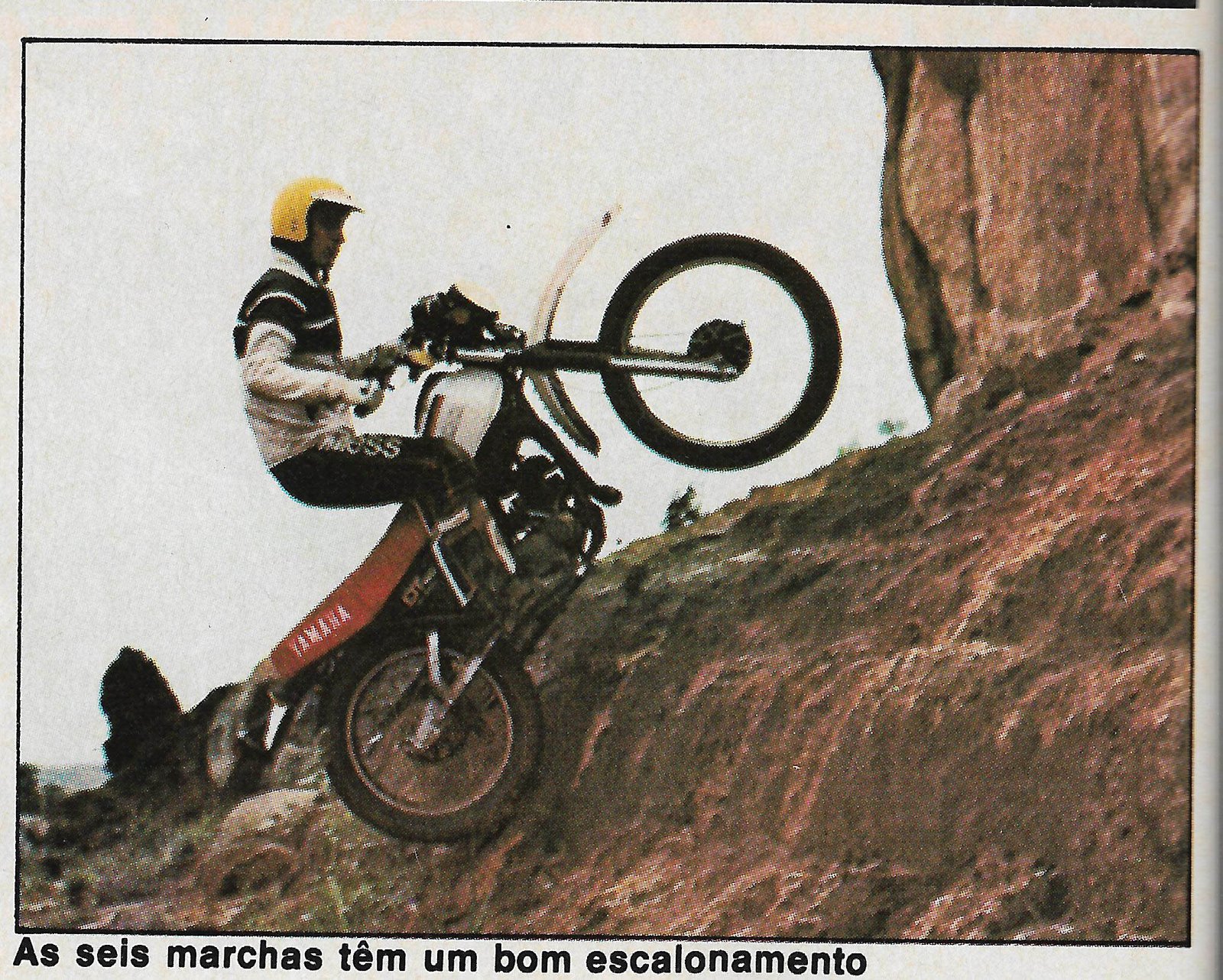 Carlãozinho Coachman testa a nova DT 180 6 marchas para a Duas Rodas de Janeiro de 1983 - Foto reprodução Duas Rodas, Mario Bock