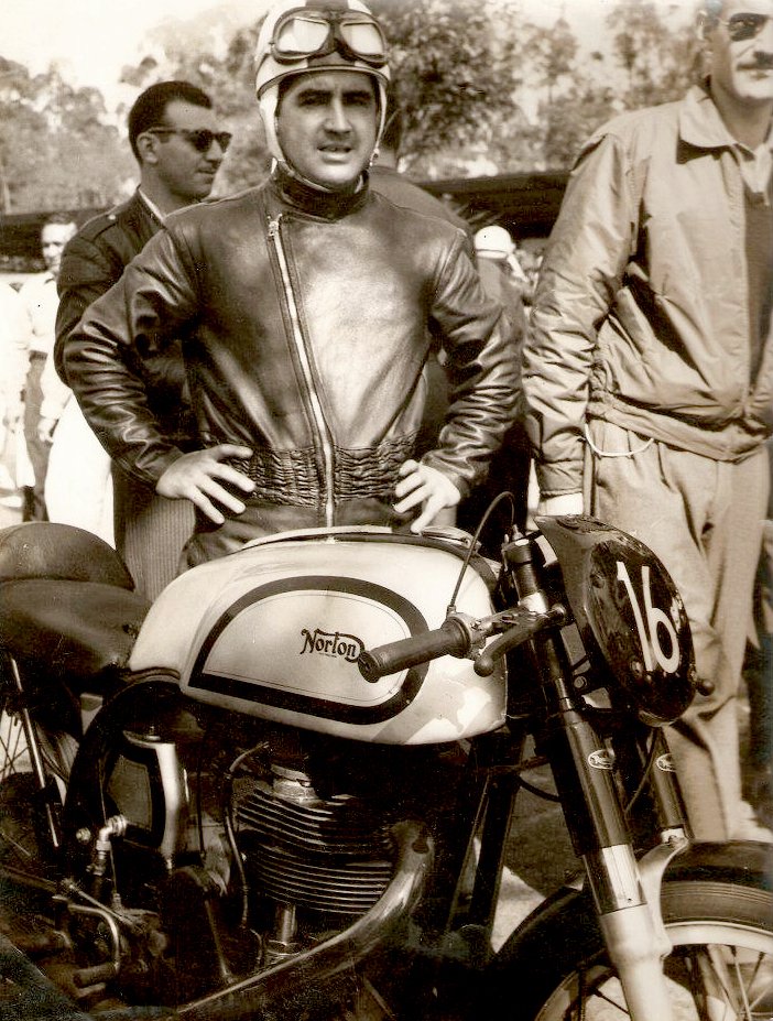 Edward Pacheco também foi agraciado com o prazer de pilotar a Norton Manx - Imagem acervo família Pacheco